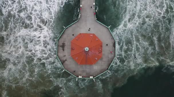 Oceano Pacifico Schianta Attorno Molo Manhattan Beach California Vista Aerea — Video Stock