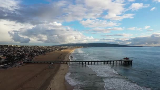 ドローンはカリフォルニア州のマンハッタン ビーチ ピア上空を飛行した アメリカ西海岸 — ストック動画