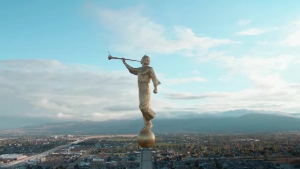 Awesome Aerial Pedestal Shot Van Angel Moroni Van Lds Mormon — Stockvideo
