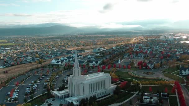 Overeenkomstelijke Aeriële Establistelijke Shot Van Lds Mormon Oquirrh Mountain Temple — Stockvideo