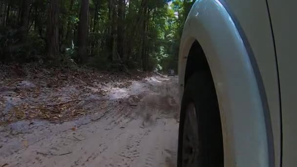 Pov Vista Após Roda Dianteira Caminhão Offroad 4Wd Branco Uma — Vídeo de Stock