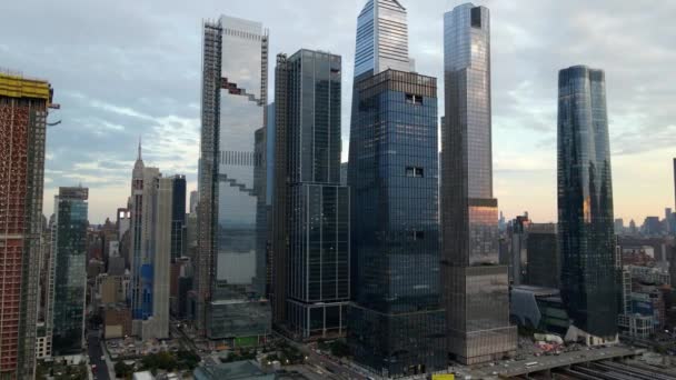 Aerial Drone Kilátás Felé Magas Felhőkarcolók Hudson Yards Naplemente New — Stock videók