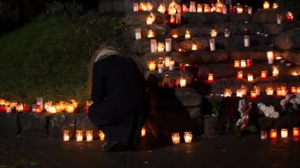 День Памяти Лимбази Зажигают Свечи — стоковое видео