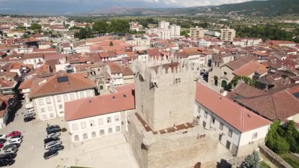 飞驰而过城堡塔 飞越市中心的历史建筑 查维斯 — 图库视频影像