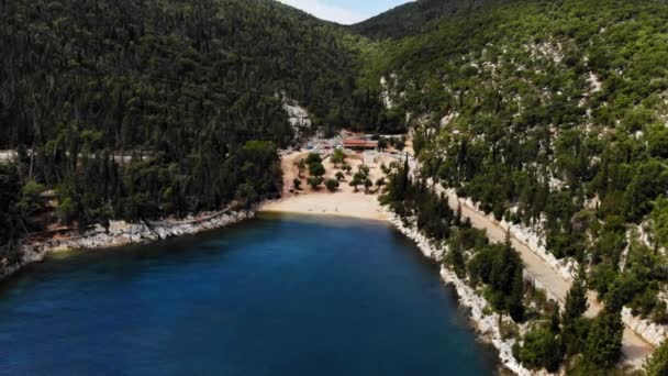 Restoran Terletak Sisi Gunung Yang Menghadap Pantai Foki Italia Tembakan — Stok Video