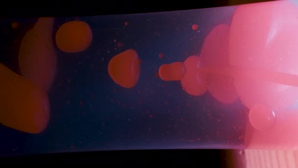 Krásná Zajímavá Lávová Lampa Zblízka Makro Zpomalení Záběr Modrou Kapalinou — Stock video