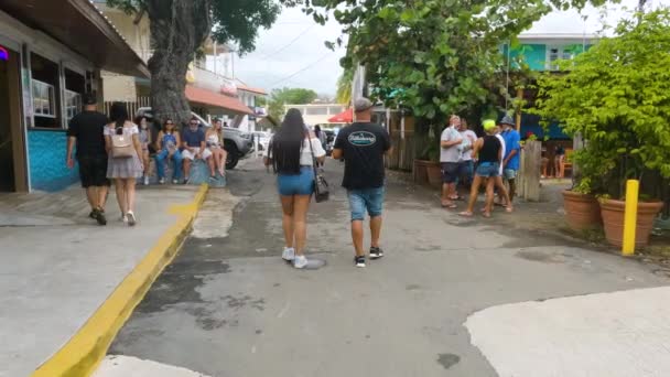 Turistas Vagueiam Pelas Ruas Boqueron Porto Rico Tiro Estático — Vídeo de Stock