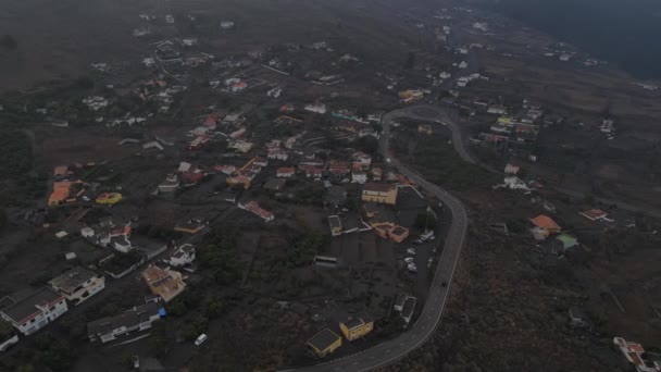 Felter Dekket Med Vulkansk Aske Størknet Lava Med Cumbre Vieja – stockvideo