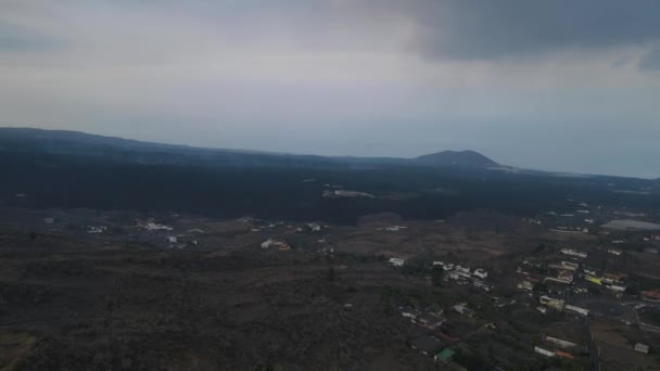 Velden Binnengevallen Door Lava Cumbre Vieja Vulkaan Gehuld Rook Palma — Stockvideo