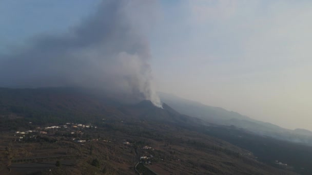 Aerial Drone View Cumbre Vieja Smoking Volcano Palma Canary Islands — Stock Video