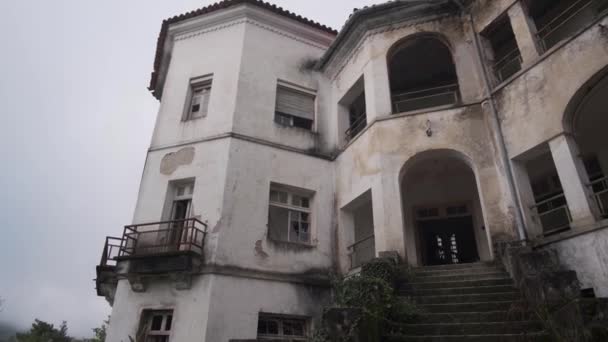 Entrance Caramulo Children Sanatorium Old Abandoned Building Portugal Panning Low — Stock Video