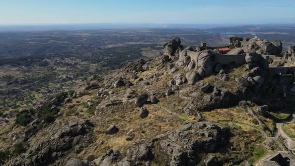 Руины Замка Монсанто Окружающий Пейзаж Португалия Воздушный Вперед — стоковое видео