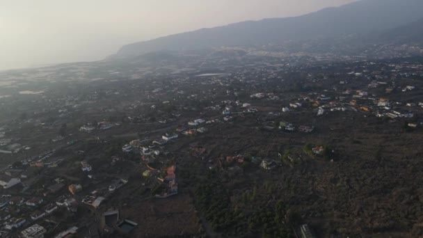 Aerial Fremad Landsbyen Dækket Aske Nær Cumbre Vieja Vulkan Palma – Stock-video