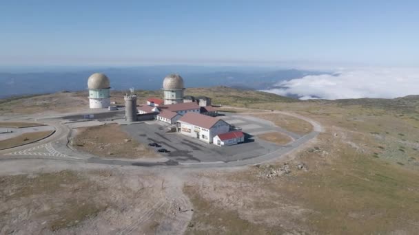 Vrchol Věže Starý Radome Serra Estrela Portugalsku Letecký Panoramatický Pohled — Stock video