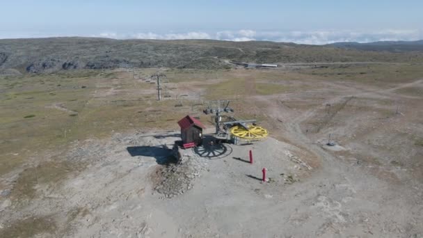 Sittliftens Högsta Punkt Serra Estrela Tower Portugal Flygcirkling — Stockvideo