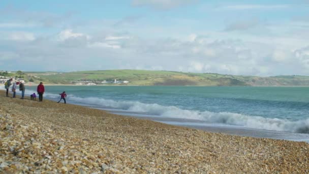 Panorâmica Paisagem Panning Tiro Praia Weymouth Frente Mar Dia Ensolarado — Vídeo de Stock