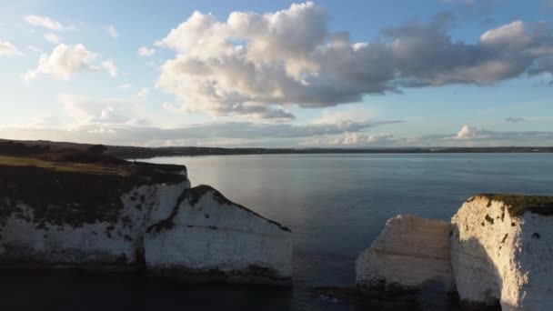 Aerial Panorama Landskap Drönare Skott Klipporna Old Harry Rocks Dorset — Stockvideo