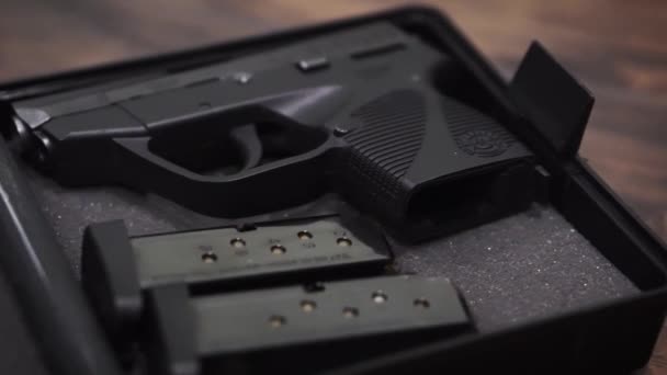 Gun Passport Clips Box — Stock Video