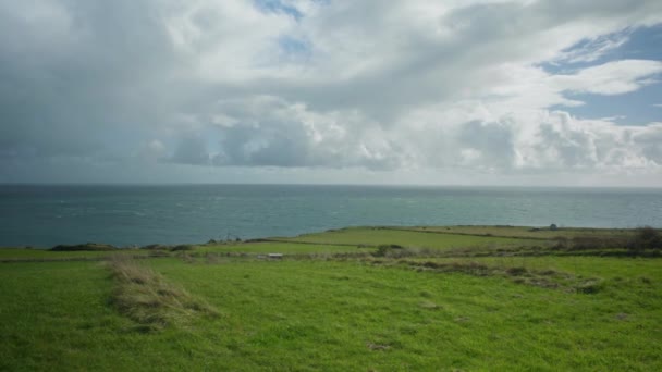 Panorâmica Paisagem Tiro Campos Lado Oceano Beira Das Falésias Portland — Vídeo de Stock