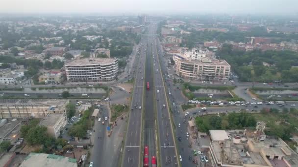 Luchtvaart Van Auto Verkeer Rijden Kalma Chowk Lahore Pakistan — Stockvideo