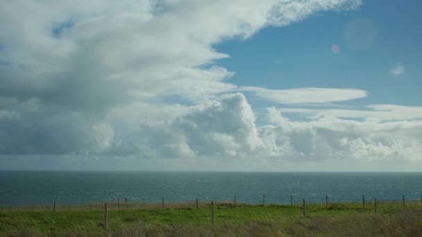 Landschaftsaufnahme Von Feldern Meer Rande Der Klippen Von Portland Einem — Stockvideo