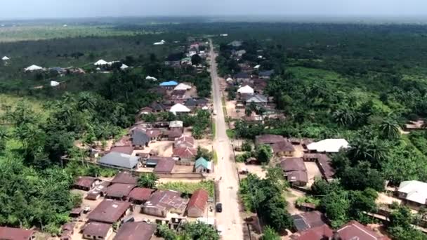 Calle Principal Que Atraviesa Comunidad Awa Nigeria Vista Aérea — Vídeos de Stock