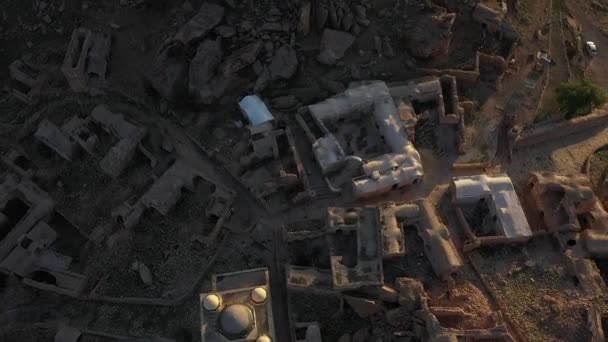 Dron Shlížel Starobylou Vesnici Troskami Letěl Vzhůru Aby Odhalil Více — Stock video