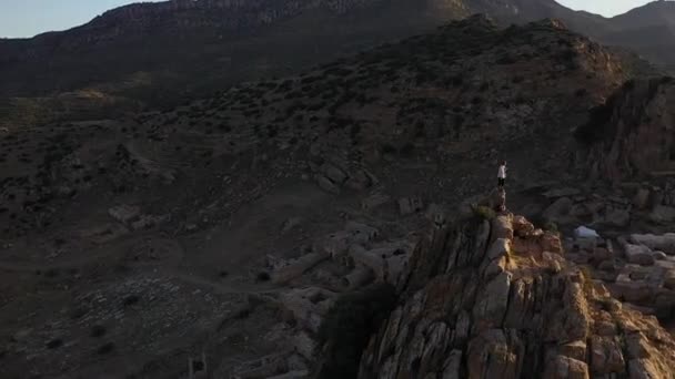 Caucasian Woman Standing White Shirt Looking Top Mountain Amazing Beautiful — Stock Video