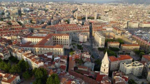 Vista Aérea Sobre Los Edificios Iluminados Por Sol Las Calles — Vídeos de Stock