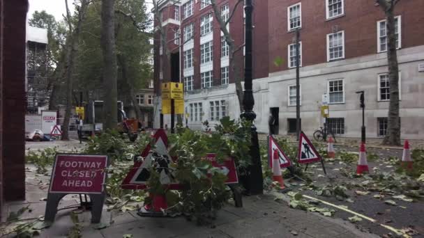 Werknemer Schoonmaken Gevallen Filialen Dean Bradley Street Verleden Weg Gesloten — Stockvideo