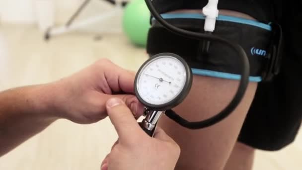 Measuring Blood Pressure Sphygmomanometer Leg Standing Position Checking Peripheral Arterial — Stock Video