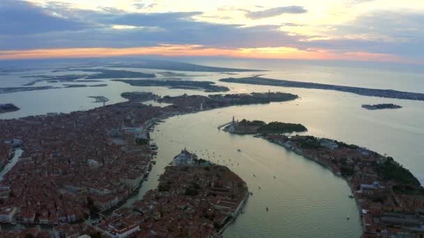 Venecia Italia Septiembre 2021 Drone Empuja Hacia Oeste Amanecer Mirando — Vídeos de Stock