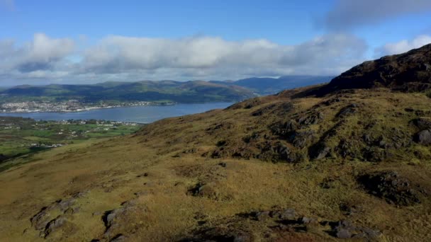 Carlingford Lough Louth Irlanda Octubre 2021 Drone Empuja Hacia Abajo — Vídeo de stock