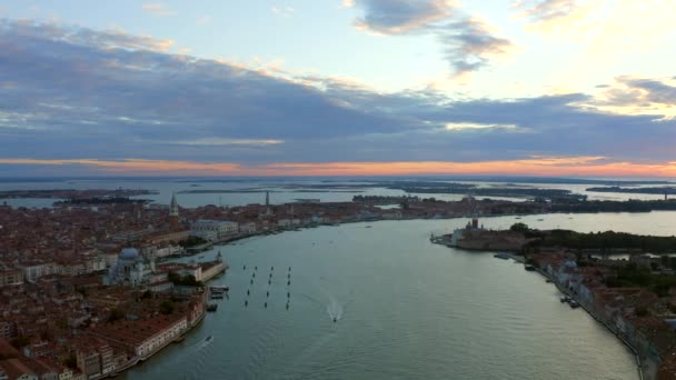 Венеция Италия Сентябрь 2021 Года Беспилотник Тянет Восток Поднимаясь Рассвете — стоковое видео