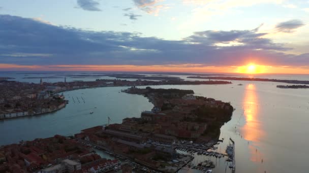 Venedig Italien September 2021 Drohnenpfade Nördlich Über Giudecca Bei Sonnenaufgang — Stockvideo