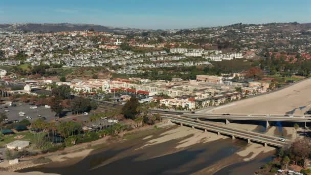 Luchtfoto Van Het Verkeer Het Viaduct Heuvel Dana Point Californië — Stockvideo