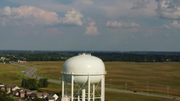 Water Tower Vehicles Driving Fields Sunny Day — 비디오