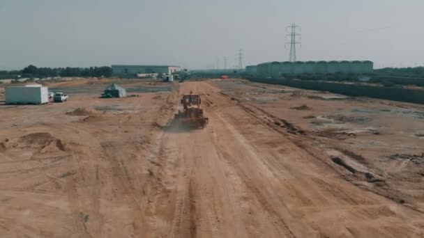 Ciągnik Jadący Wzdłuż Brudnej Drogi Budowie Karaczi Pakistanie Strzał Powietrza — Wideo stockowe