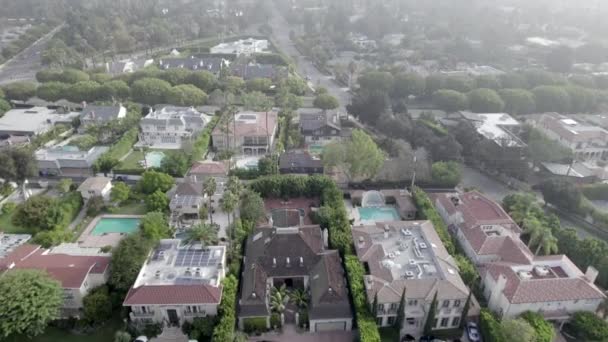 Tiro Aéreo Arriba Abajo Volando Sobre Beverly Hills Niebla Mañana — Vídeo de stock