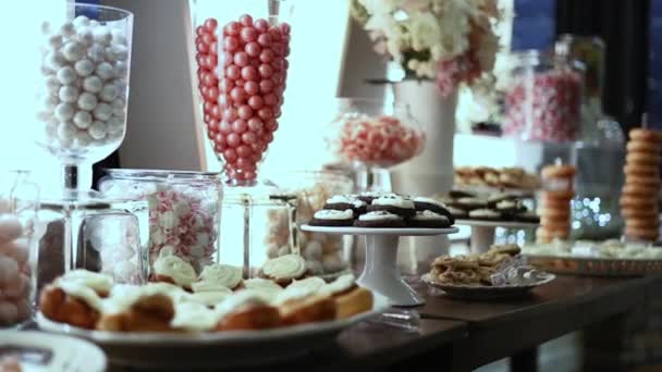 Düğün Resepsiyonu Lezzetli Tatlı Kramları Pasta Masası Görüntüsü — Stok video