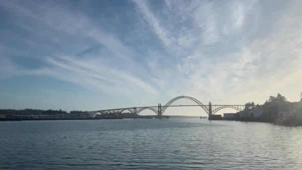 Yaquina Bay Bridge Bågbro Över Yaquina Bay Newport Oregon Usa — Stockvideo