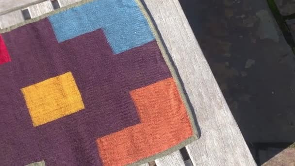Ručně Vyráběný Peruánský Textilní Pallay Zářivých Barvách Pod Slunečním Světlem — Stock video