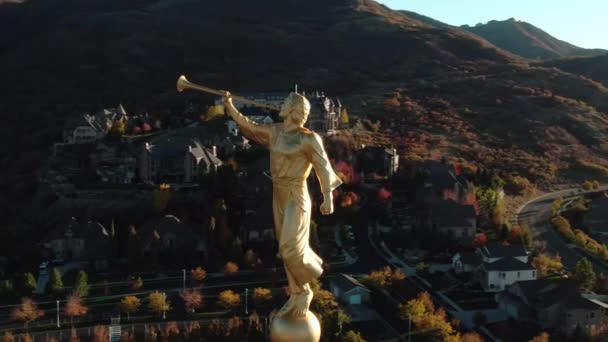 Orbit Aerial Dan Sunset Shot Angel Moroni Atop Lds Mormon — Stok Video