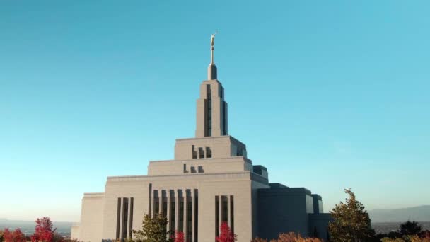 Lds Mormon草案的不可撤销的Pedestal Aerial Shot — 图库视频影像