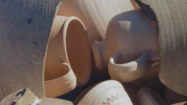 Primo Piano Vasi Ceramica Forno Aperto Con Fumo Che Esce — Video Stock