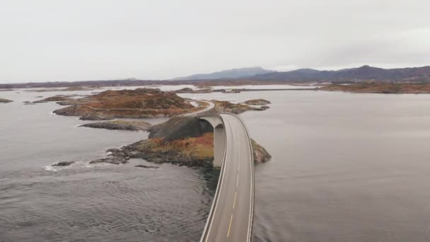 Vue Aérienne Calme Pont Storseisundet Par Une Journée Brumeuse Norvège — Video