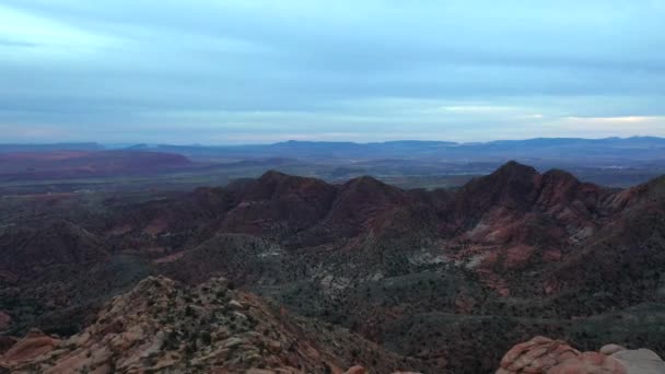 Vista Lejana Cima Las Montañas Del Desierto Con Una Vista — Vídeos de Stock