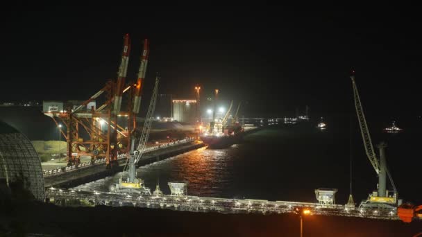 Embarcação Carga Carregar Porto Noite Largo Lapso Tempo — Vídeo de Stock