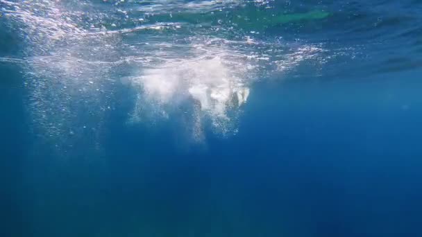 Леді Турист Підводній Подорожі Над Хвилями Міртоса Греція — стокове відео