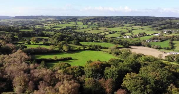 Aerial Dolly Back Idyllic East Devon Countryside — Stock video